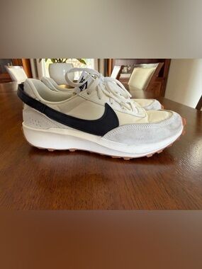 Nike Women’s Waffle Debut Sneakers 8.5